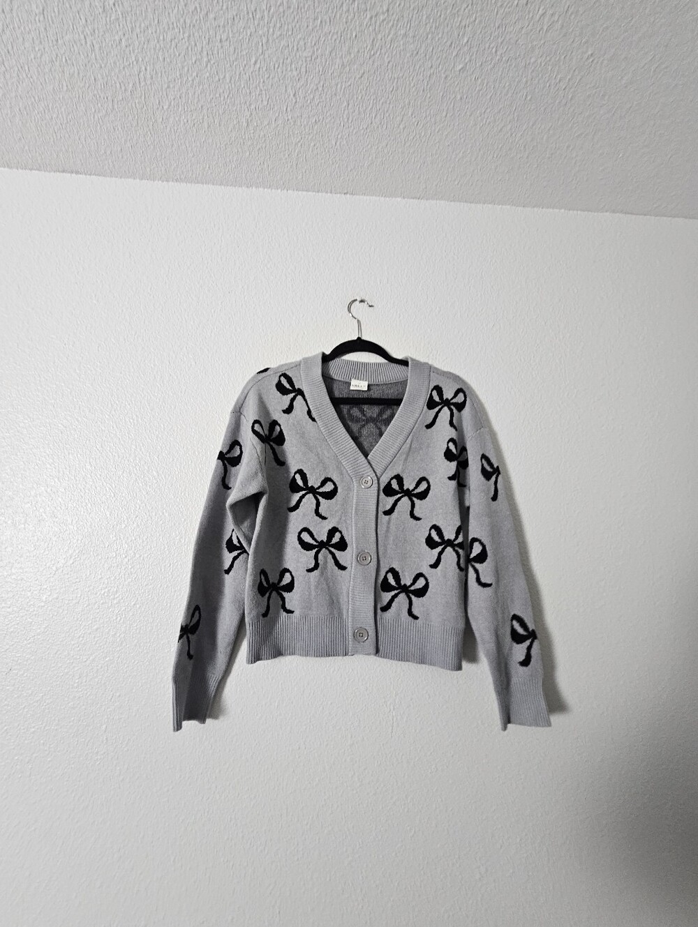 Nikka M Women's Gray Bow Print V-Neck Cardigan Sweater